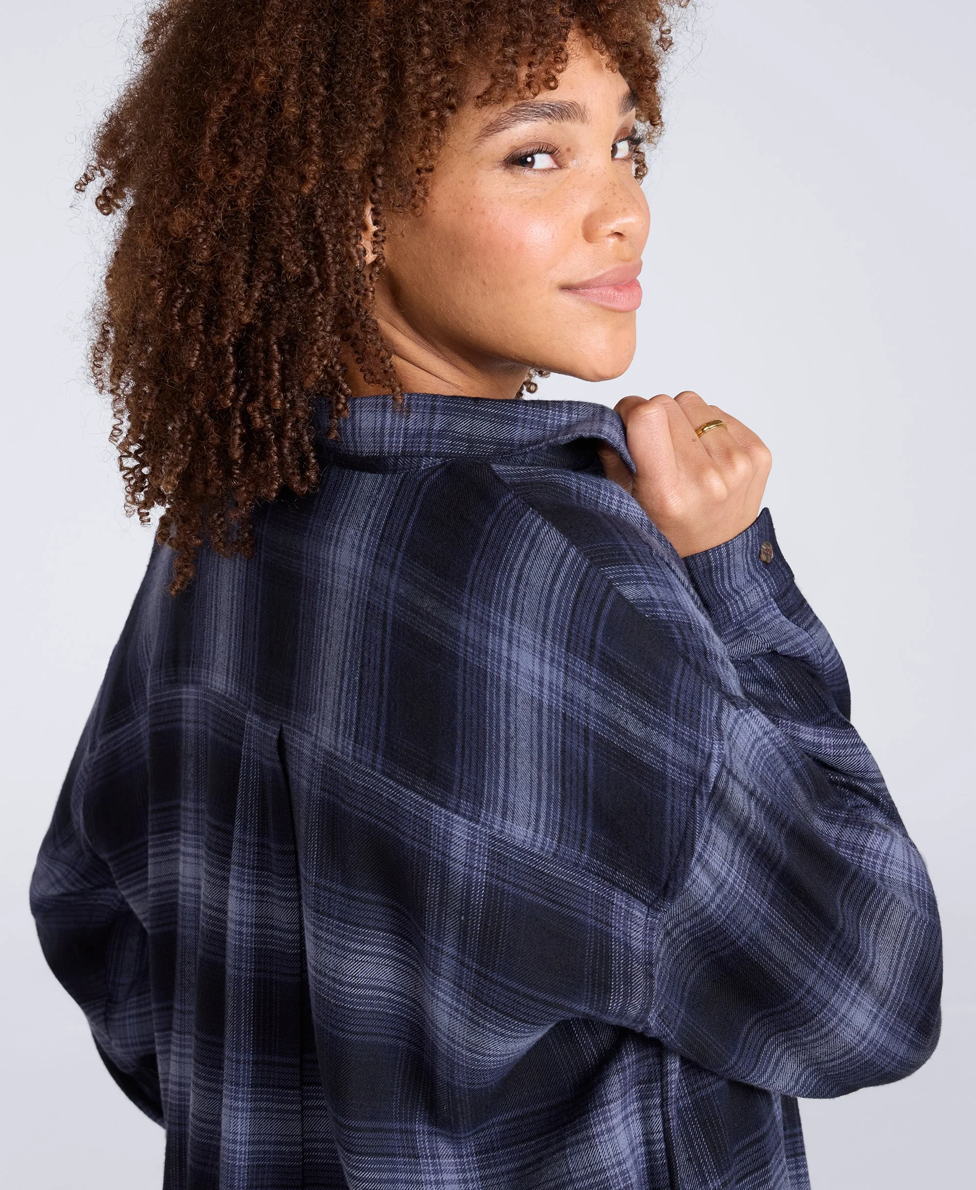 Maisie Womens Supersoft Relaxed Shirt - Navy - Image 4